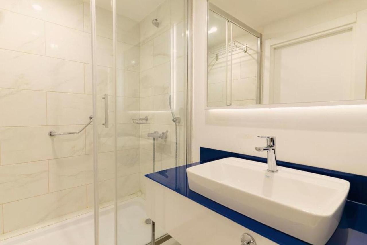 Orbi City Apartments Батуми Экстерьер фото